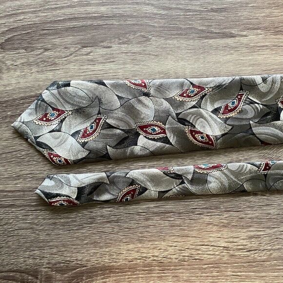 John Weitz Men's Gray Burgundy Geometric Satin NeckTie 56" x 3.75" Made In USA - Picture 3 of 5